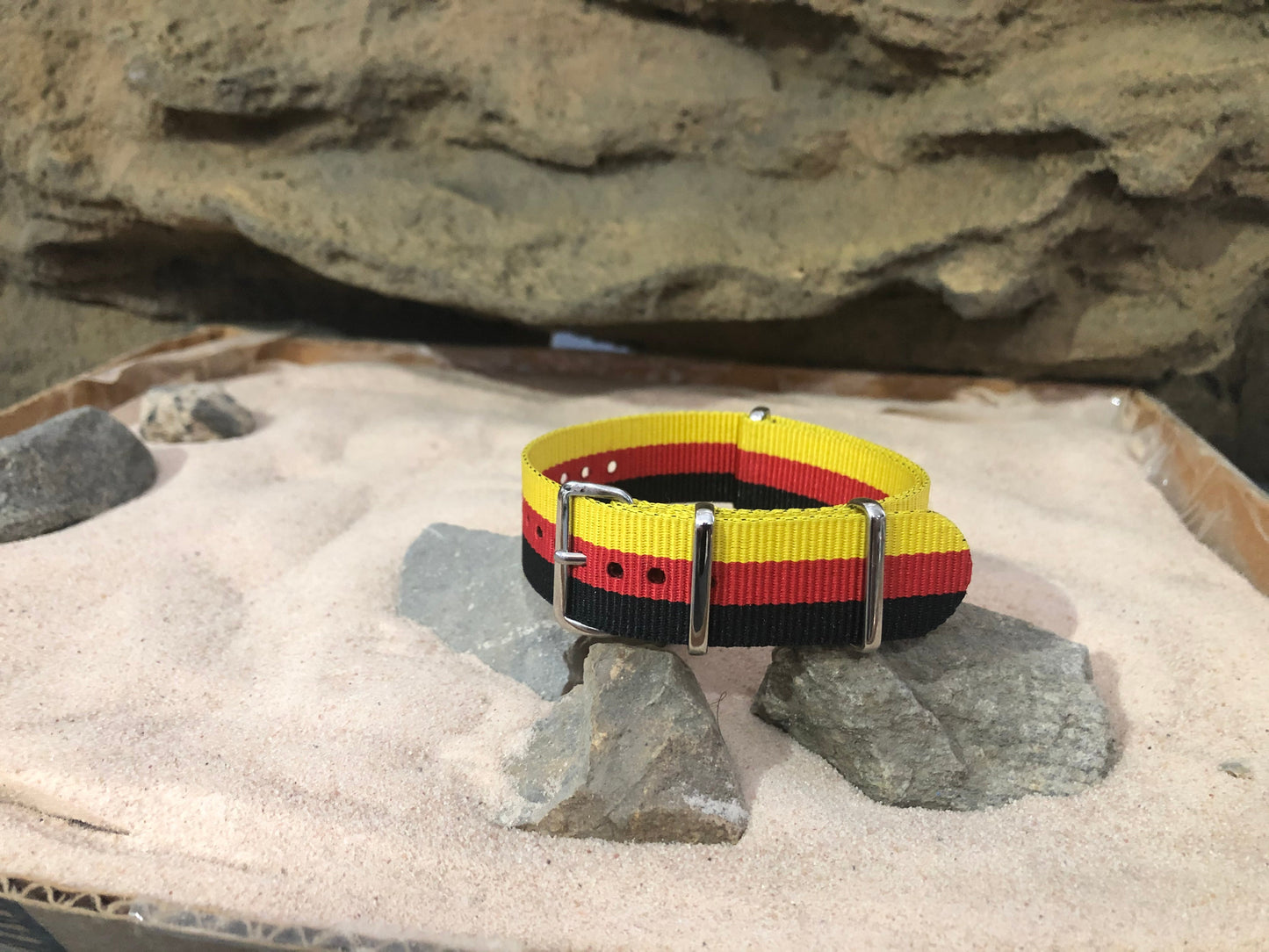 Sunset | Yellow & Black & Red | One-Piece | Nylon | Polished Hardware