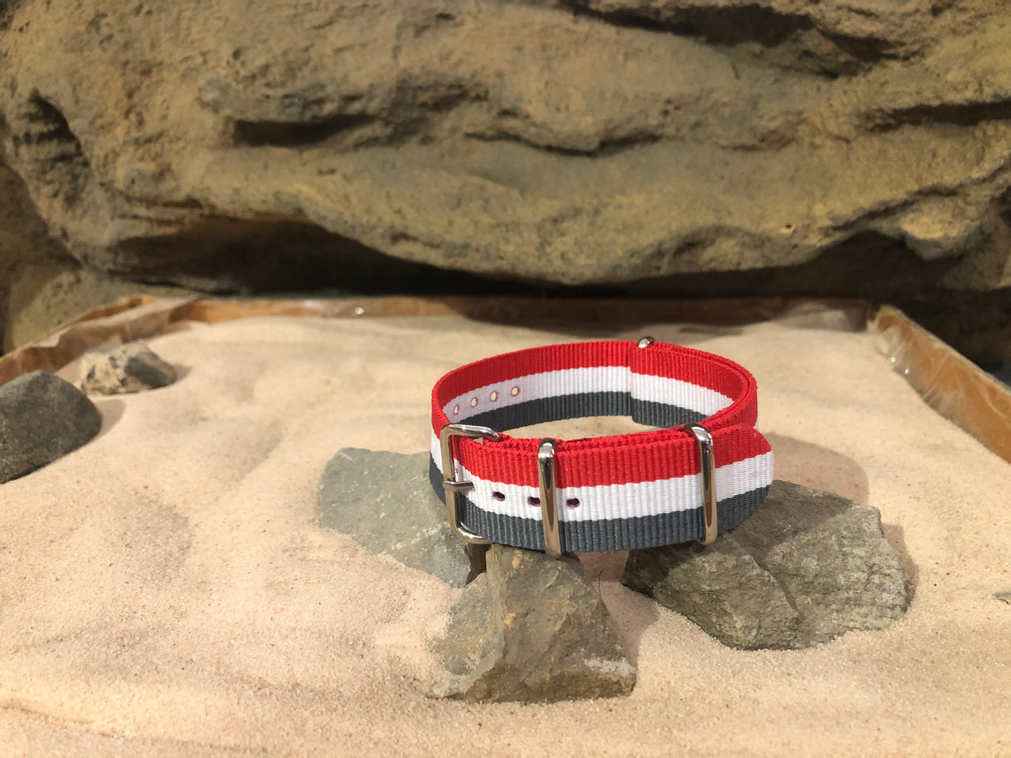 Rescuer II | Red, Gray, & White | One-Piece | Nylon | Polished Hardware