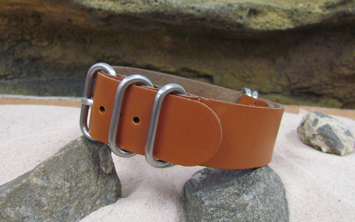 Holster Z5™ | Solid Tawny | One-Piece | Leather | Brushed Hardware