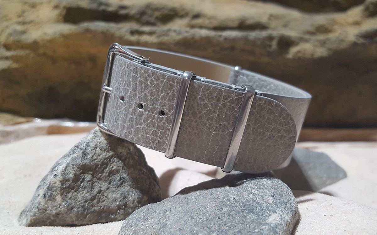 Classic Grain | Silver | One-Piece | Leather | Polished Hardware