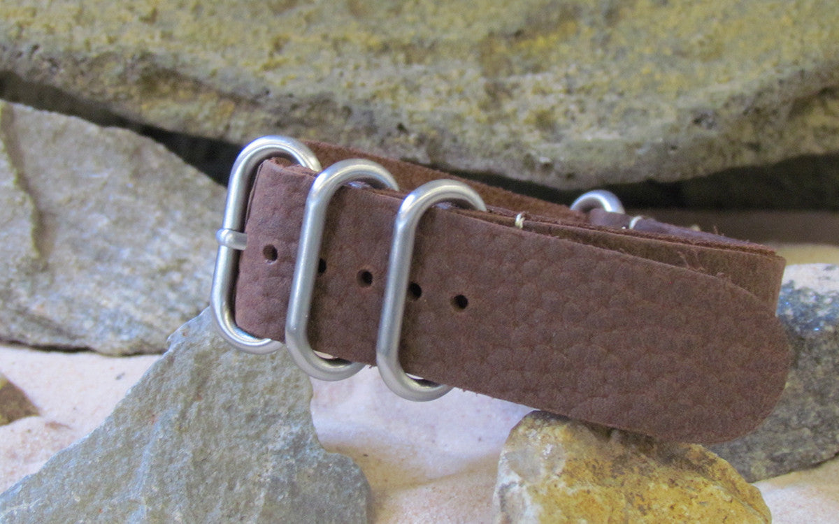 Brown Grain Z5™ | One-Piece | Leather | Brushed Hardware